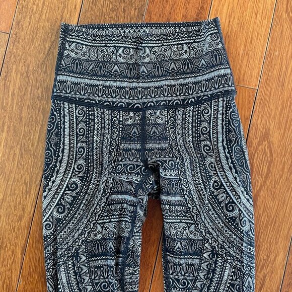 Lululemon Wunder Under HR Tight - Size 2 - Picture 5 of 8